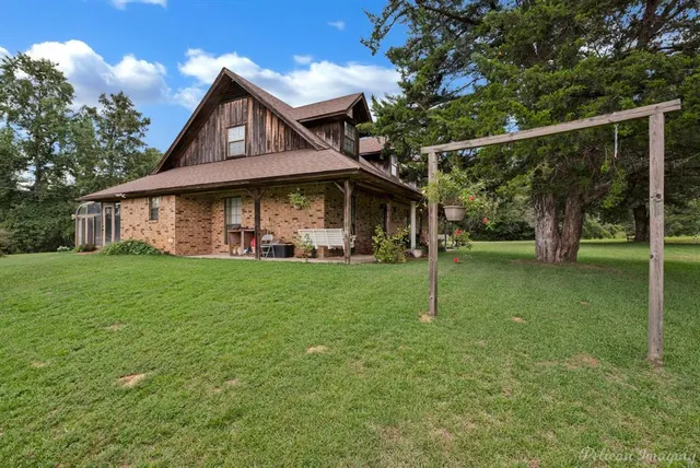 a view of house with a big yard
