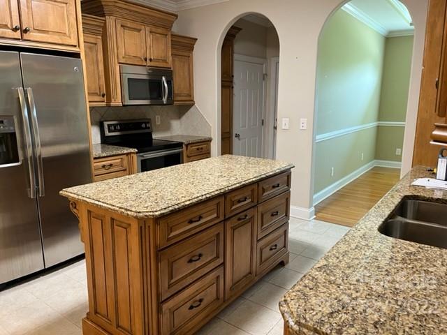119 Blakemore Drive Shelby, NC 28152 - Photo 8 of 23 a kitchen with a stove a sink and a refrigerator