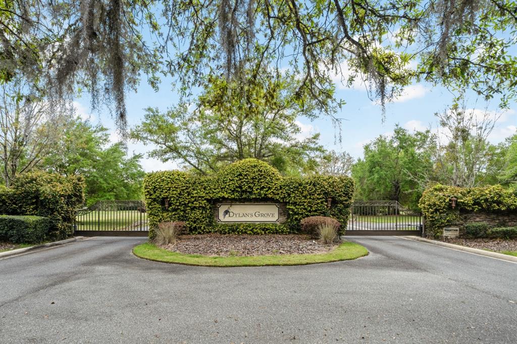 1751 Southwest 188th Street Newberry, FL 32669 - Photo 70 of 93 a view of a fountain in the middle of a tree