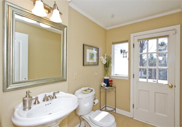 72 Sharpe Road Newton, MA 02459 - Photo 11 of 24 Gallery Image 11