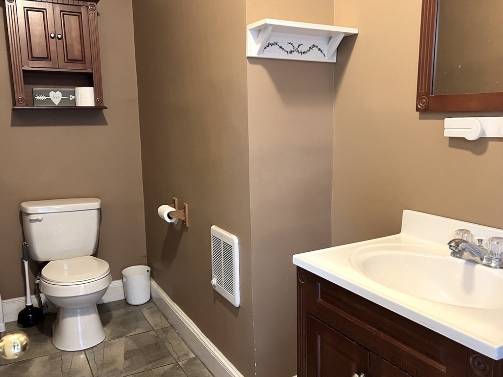 26 Byron Street Springfield, MA 01109 - Photo 19 of 41