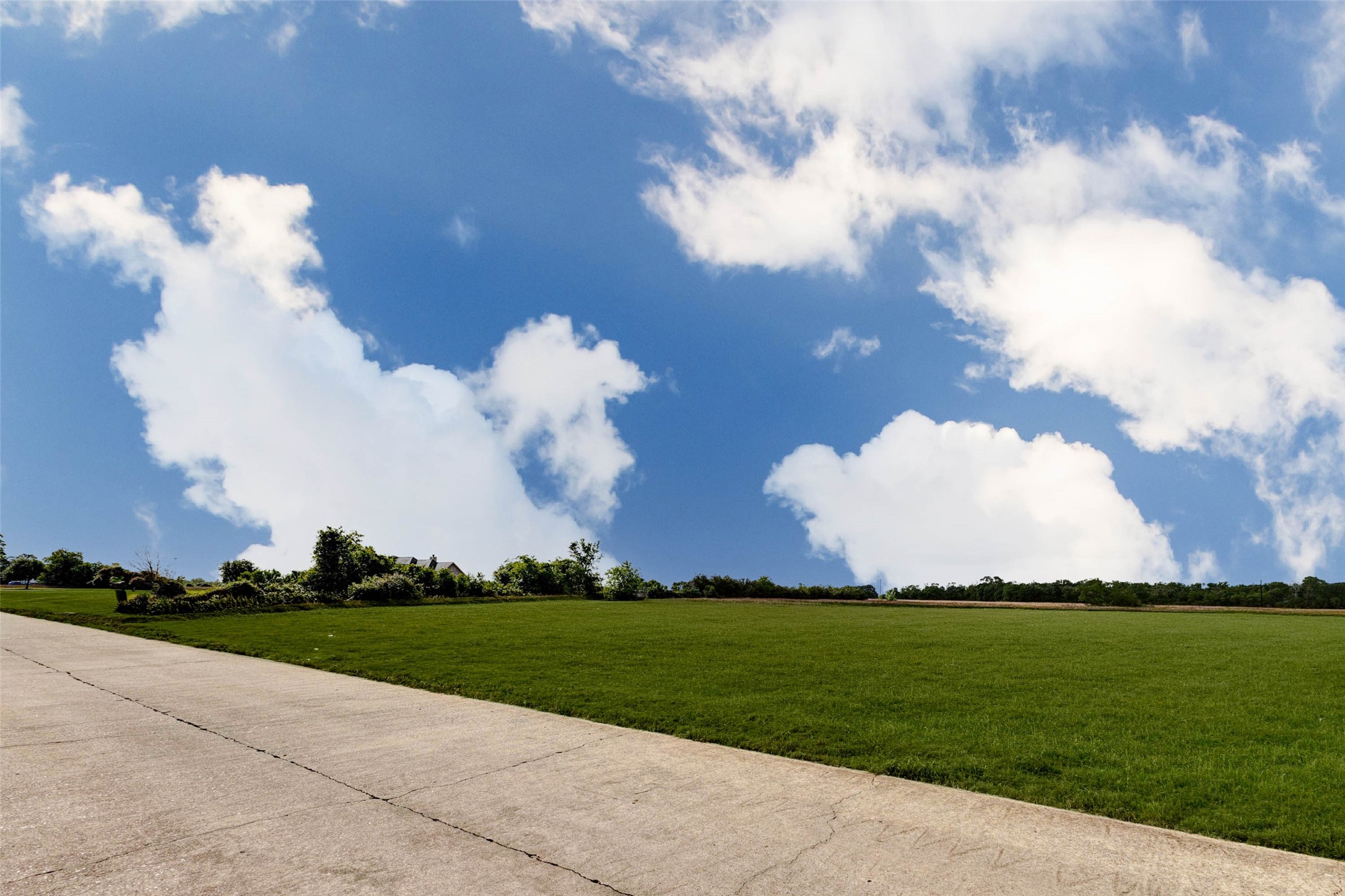 913 Buffalo Trail Angleton, TX 77515 - Photo 11 of 17 a view of a golf course