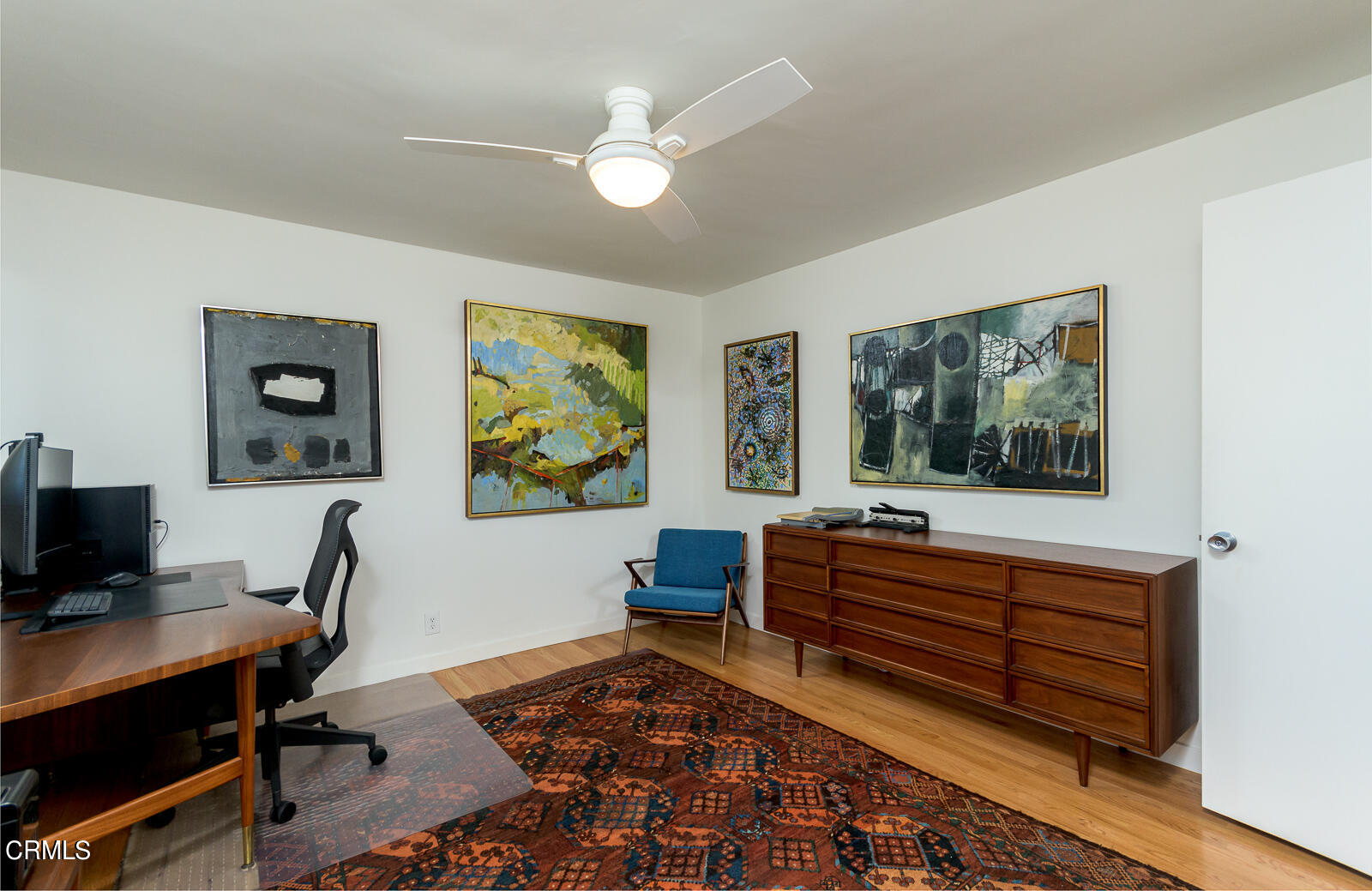 667 Glen Avenue Glendale, CA 91206 - Photo 27 of 46 a living room with furniture and a flat screen tv
