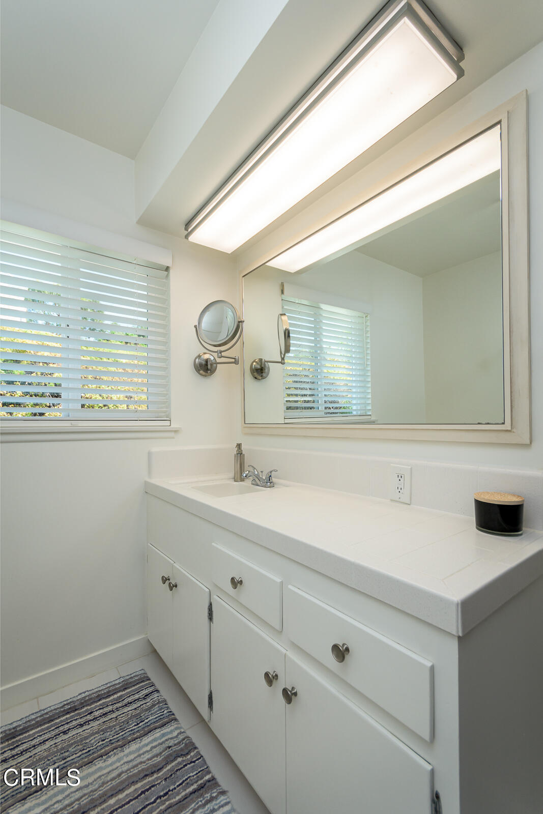 667 Glen Avenue Glendale, CA 91206 - Photo 28 of 46 a bathroom with a sink and a mirror