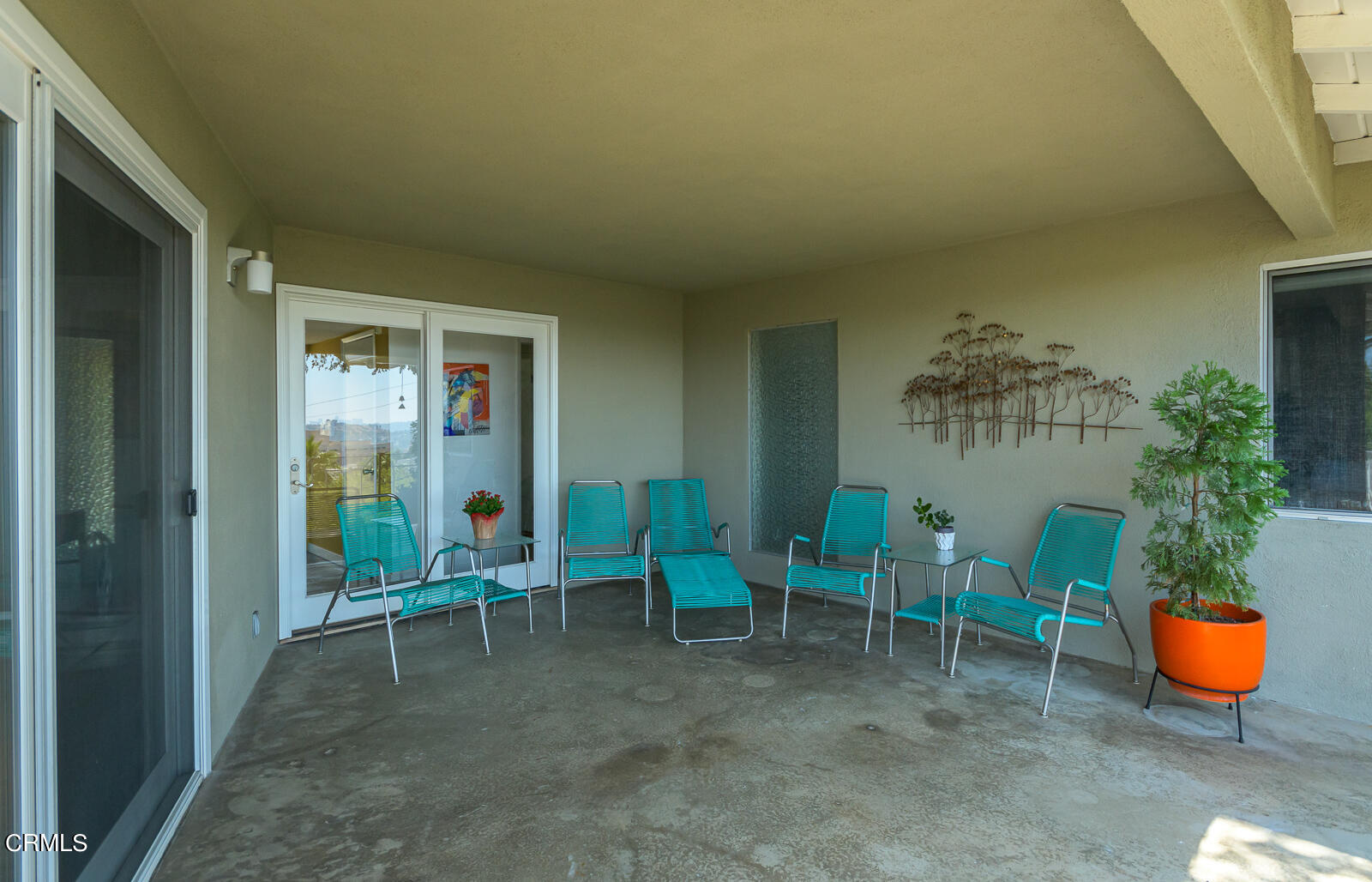 667 Glen Avenue Glendale, CA 91206 - Photo 34 of 46 a view of a chairs and table in a room
