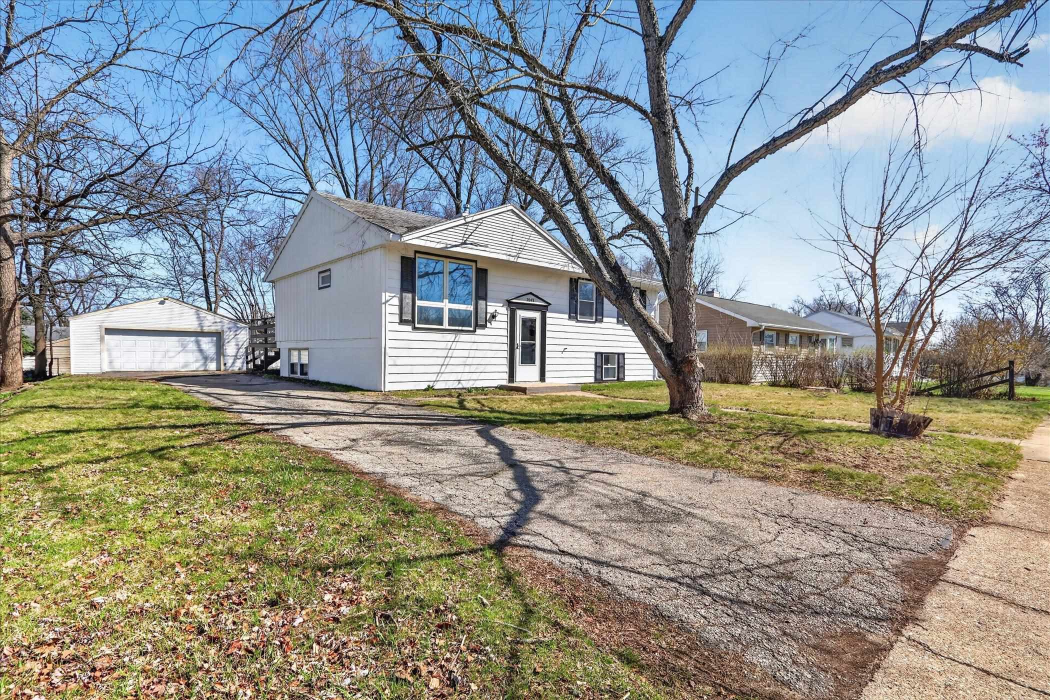 2043 Linway Drive Beloit, WI 53511 - Photo 3 of 59