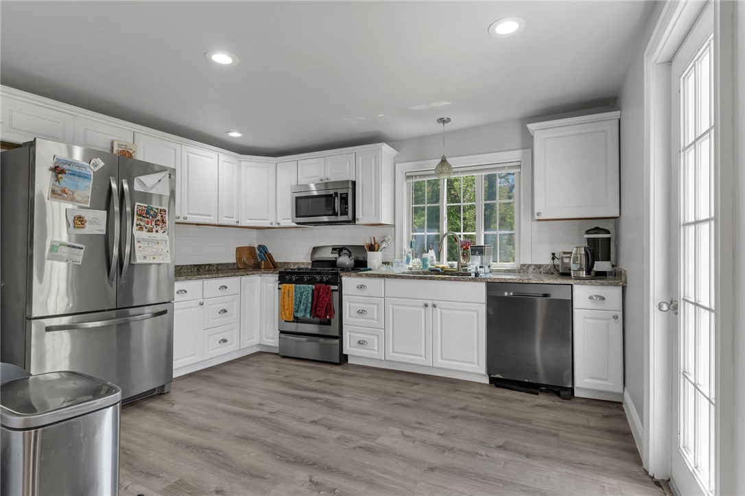 19 Hardwick Street Cumberland, RI 02864 - Photo 6 of 40