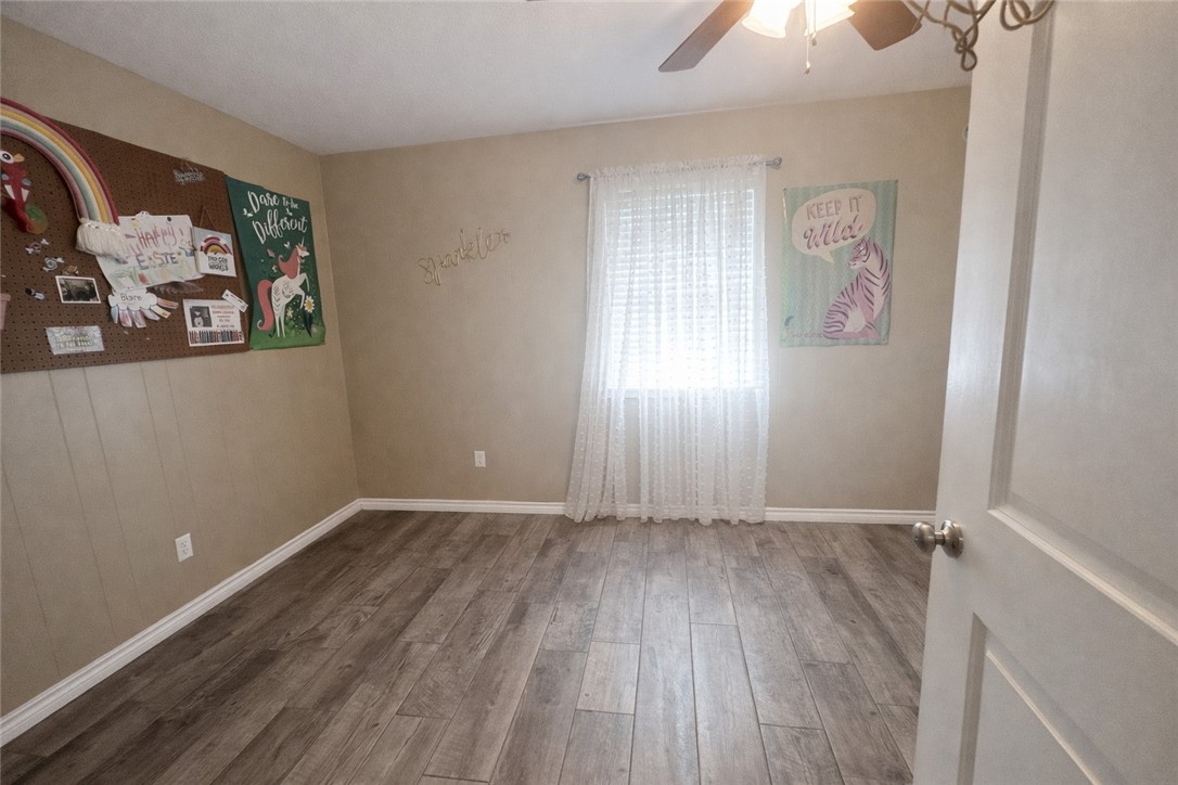 4005 Ridge Trail Robstown, TX 78380 - Photo 17 of 20 an empty room with windows and closet