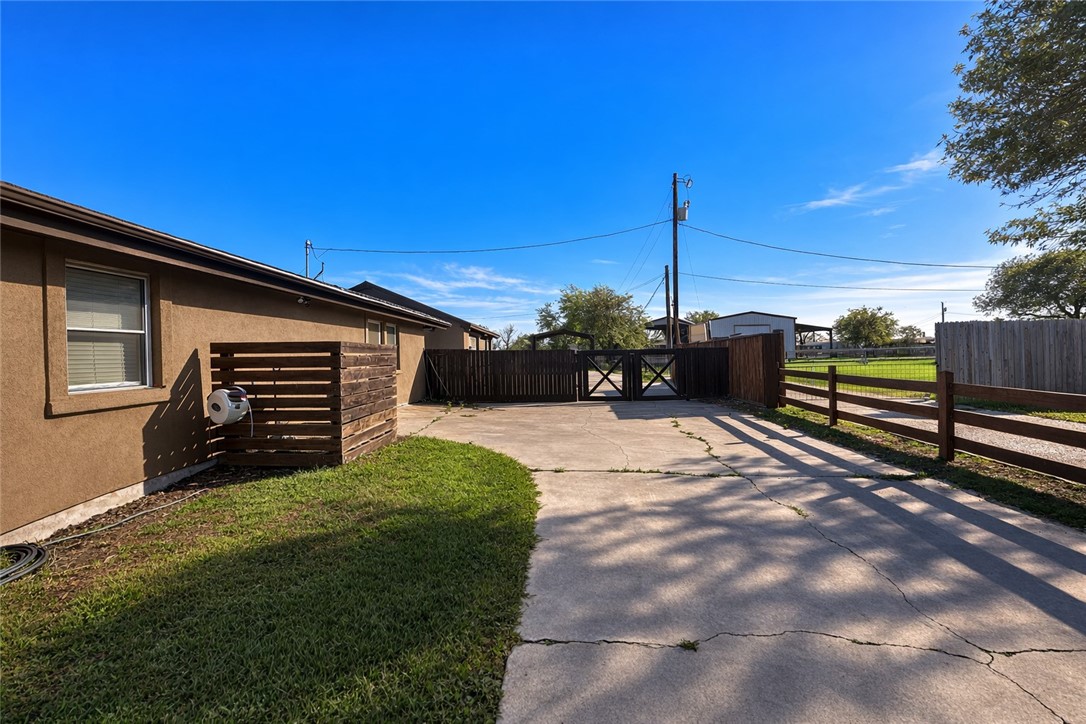4005 Ridge Trail Robstown, TX 78380 - Photo 5 of 20 a view of a house with a back yard