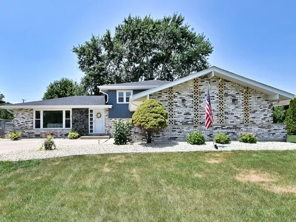 $679,900 | 7014 Wilcox Avenue, Darien, IL 60561