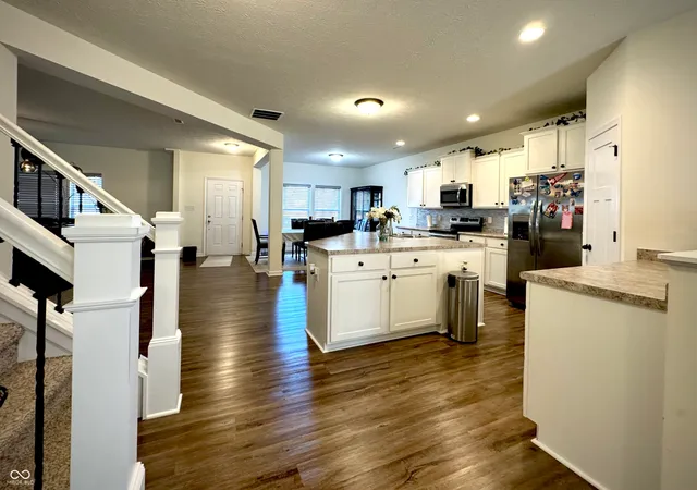 $430,000 | 7235 Wilshire Way, Avon, IN 46123