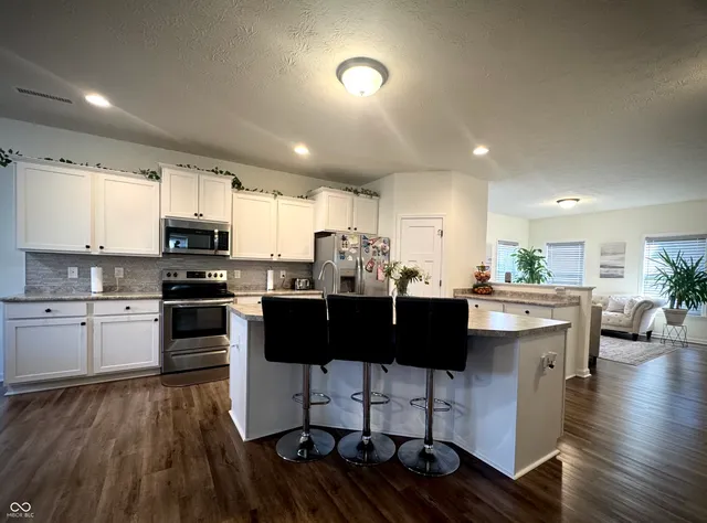 $430,000 | 7235 Wilshire Way, Avon, IN 46123