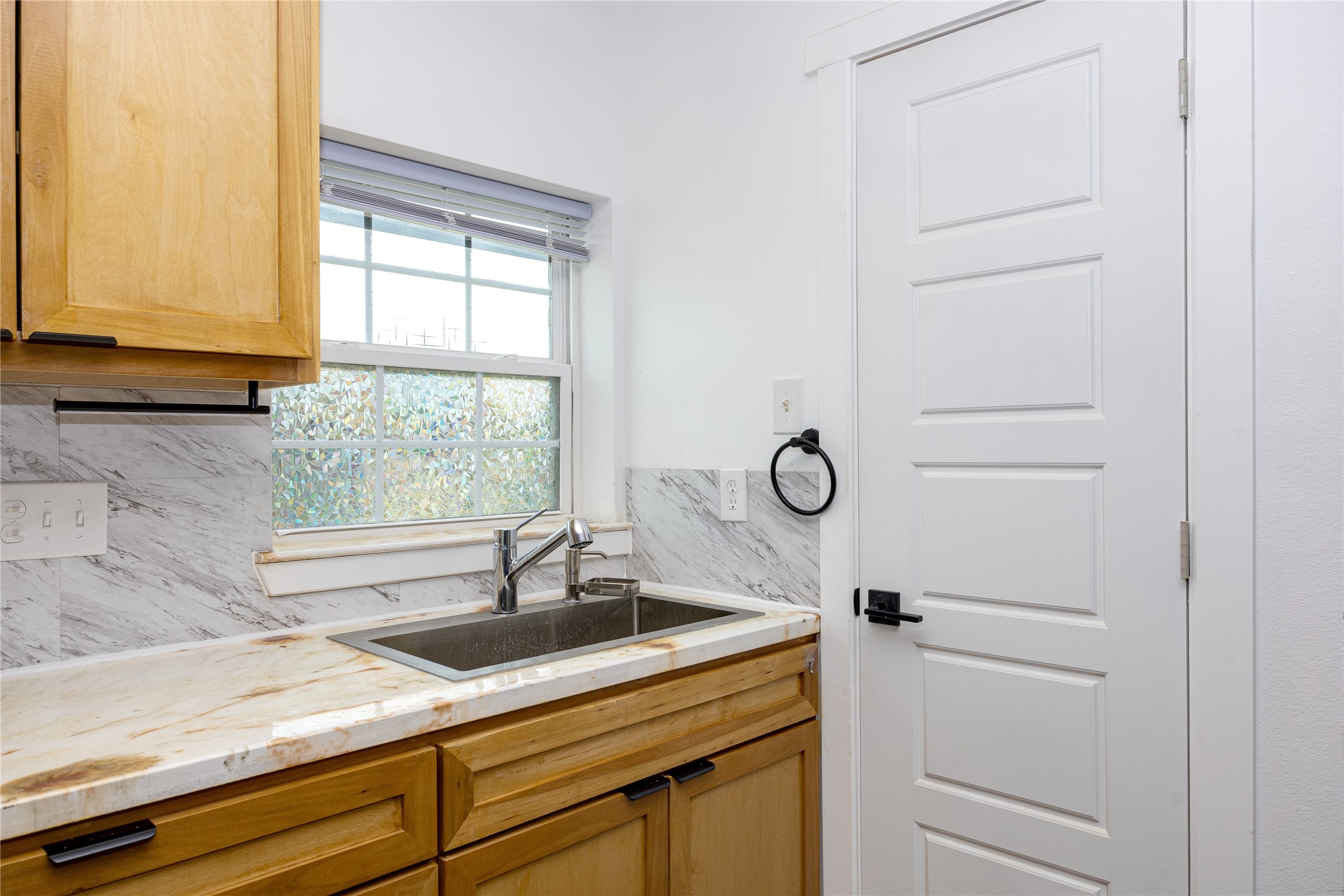10930 Exeter Street, Unit B Houston, TX 77093 - Photo 7 of 32 Gallery Image 7