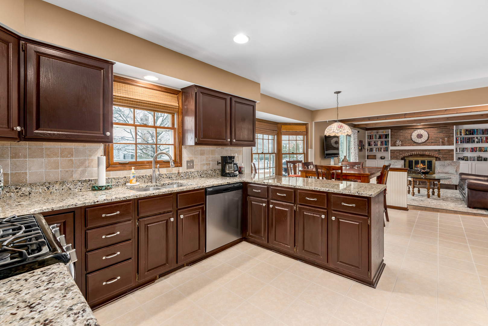 27W312 Churchill Road Winfield, IL 60190 - Photo 8 of 23