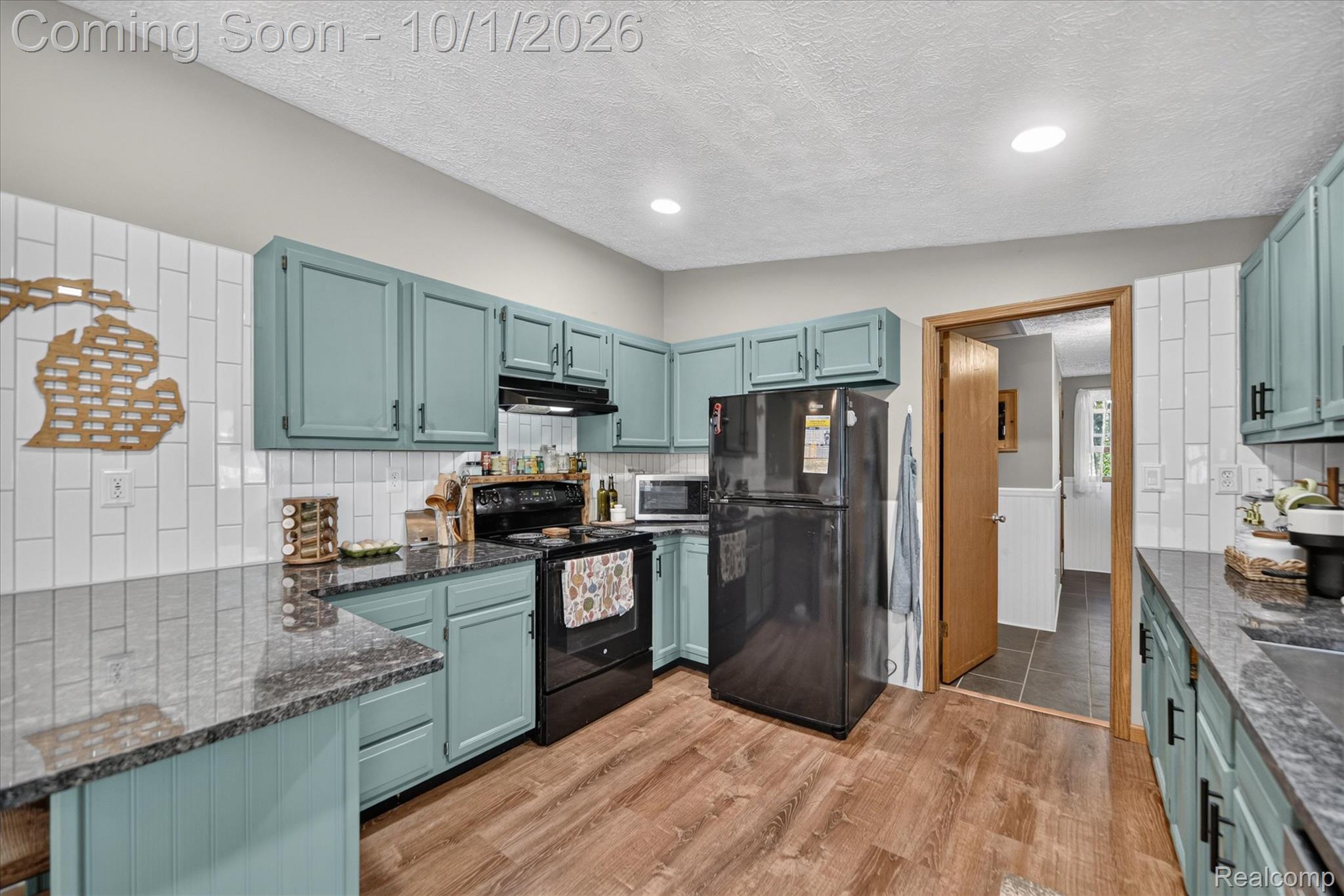 5212 North Fowlerville Road Fowlerville, MI 48836 - Photo 13 of 40 13-5212-N-Fowlerville-Rd-Fowlerville-WindowStill.jpg