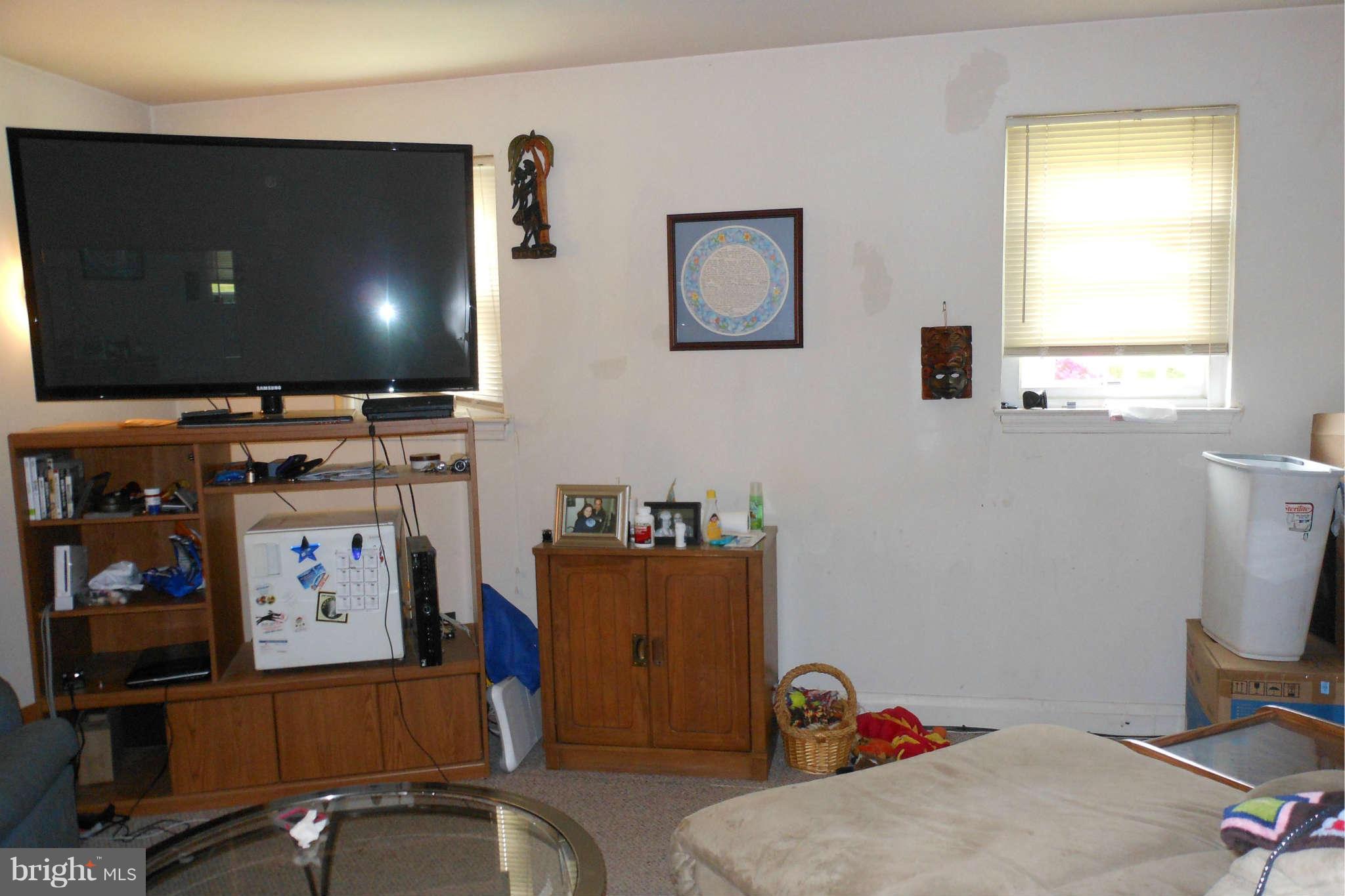 225 Ridge Avenue Baltimore, MD 21286 - Photo 8 of 14 Family Room