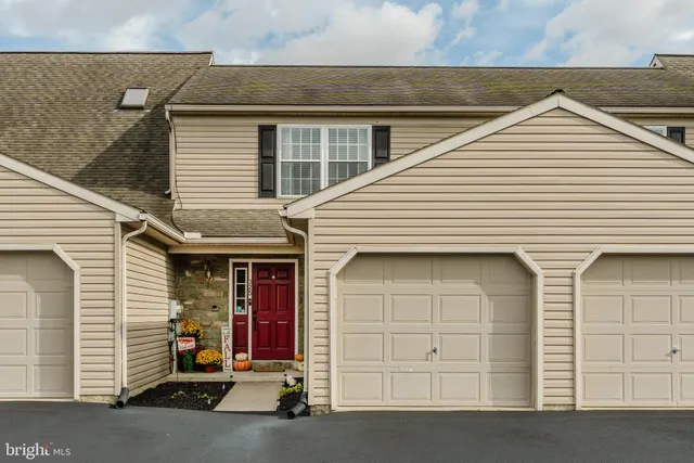 a view of a house with a garage