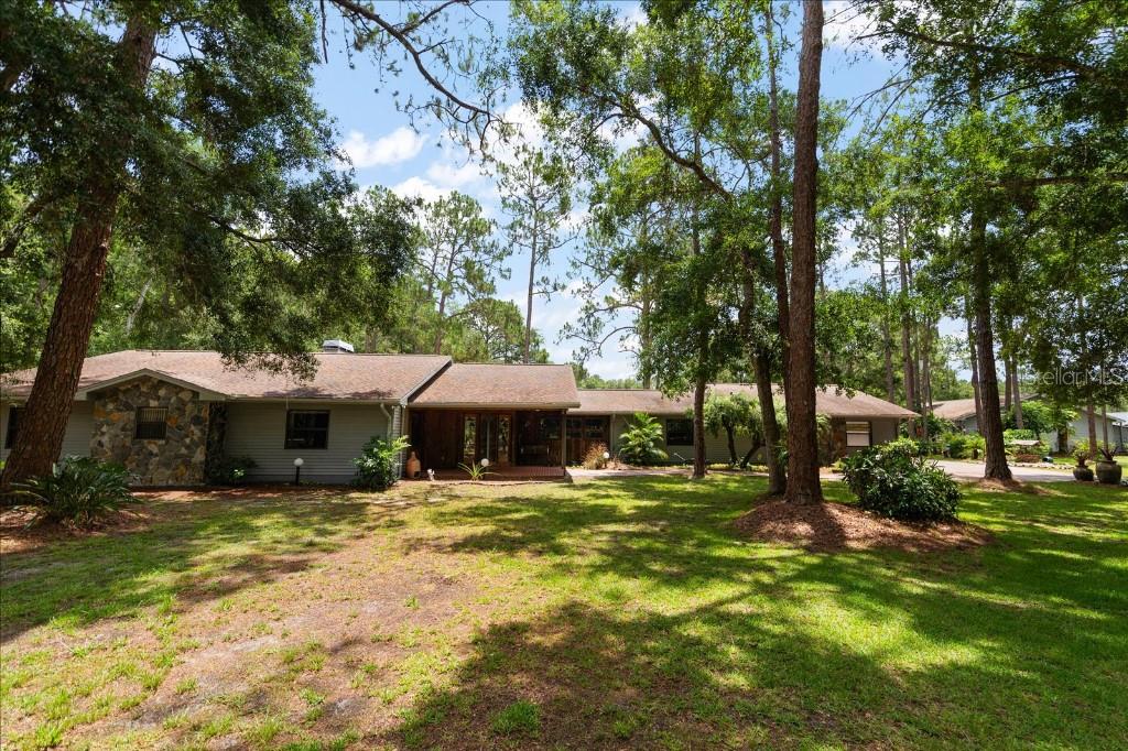 a view of a house with a yard