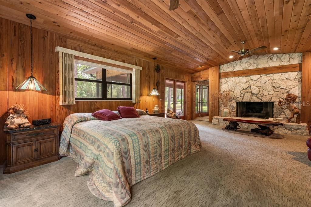 935 Ranch Road Tarpon Springs, FL 34688 - Photo 20 of 40 a spacious bedroom with a bed and a tv