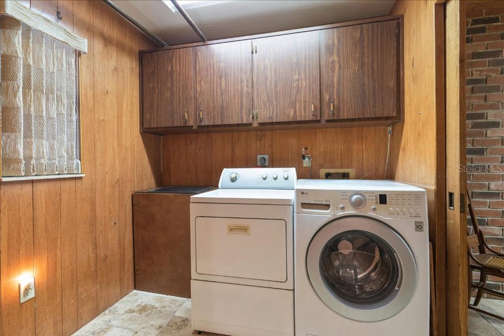 935 Ranch Road Tarpon Springs, FL 34688 - Photo 30 of 40 a utility room with dryer and washer