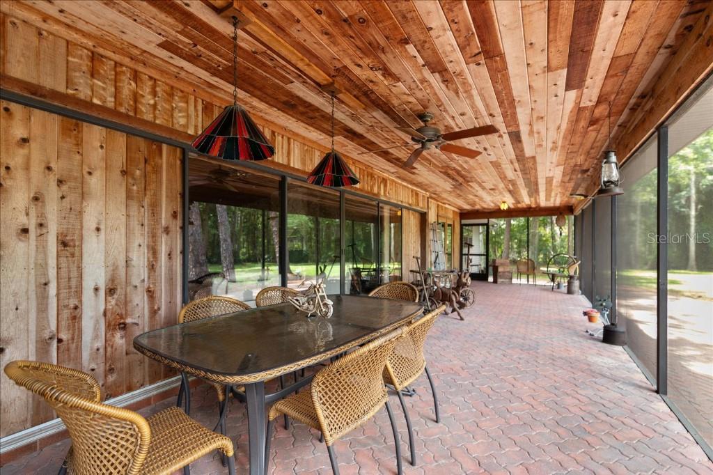 935 Ranch Road Tarpon Springs, FL 34688 - Photo 34 of 40 a dining room with furniture and a garden