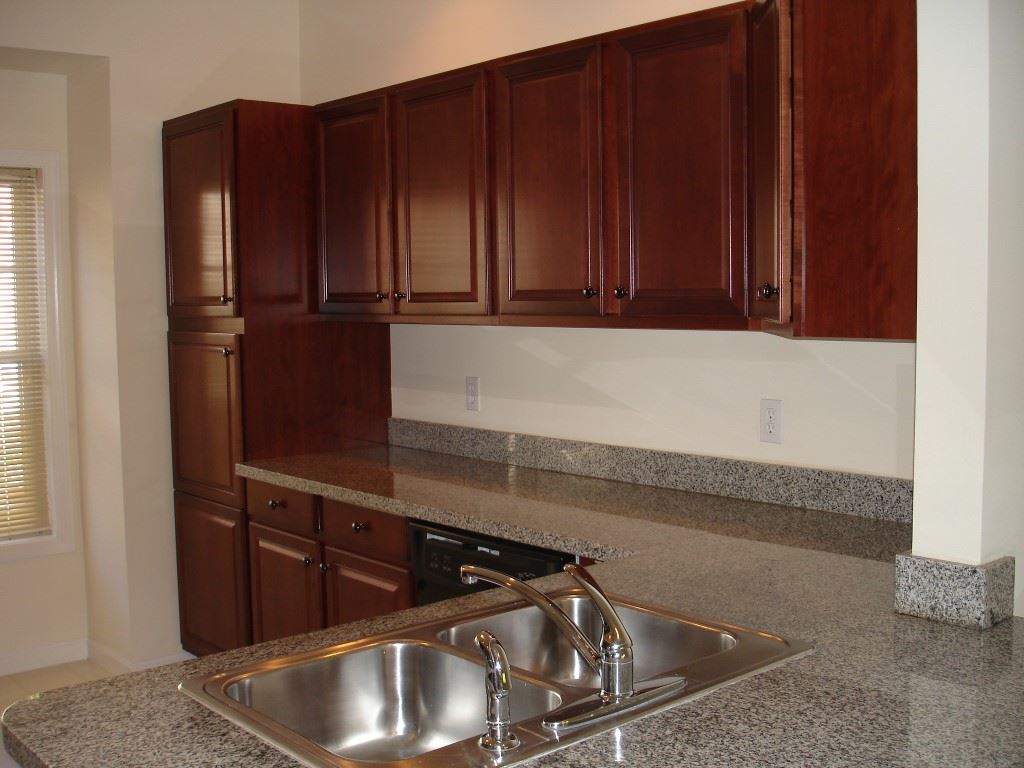 43 Hackett Hill Road, Unit 31 Manchester, NH 03102 - Photo 2 of 14