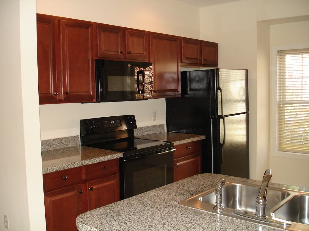 43 Hackett Hill Road, Unit 31 Manchester, NH 03102 - Photo 3 of 14