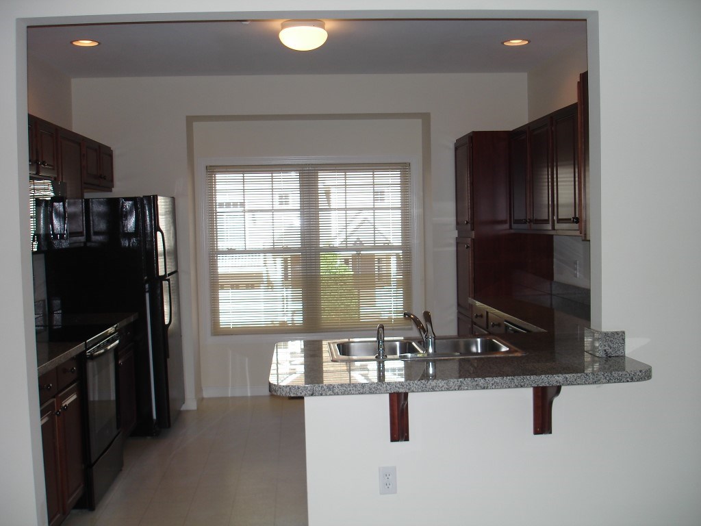43 Hackett Hill Road, Unit 31 Manchester, NH 03102 - Photo 4 of 14