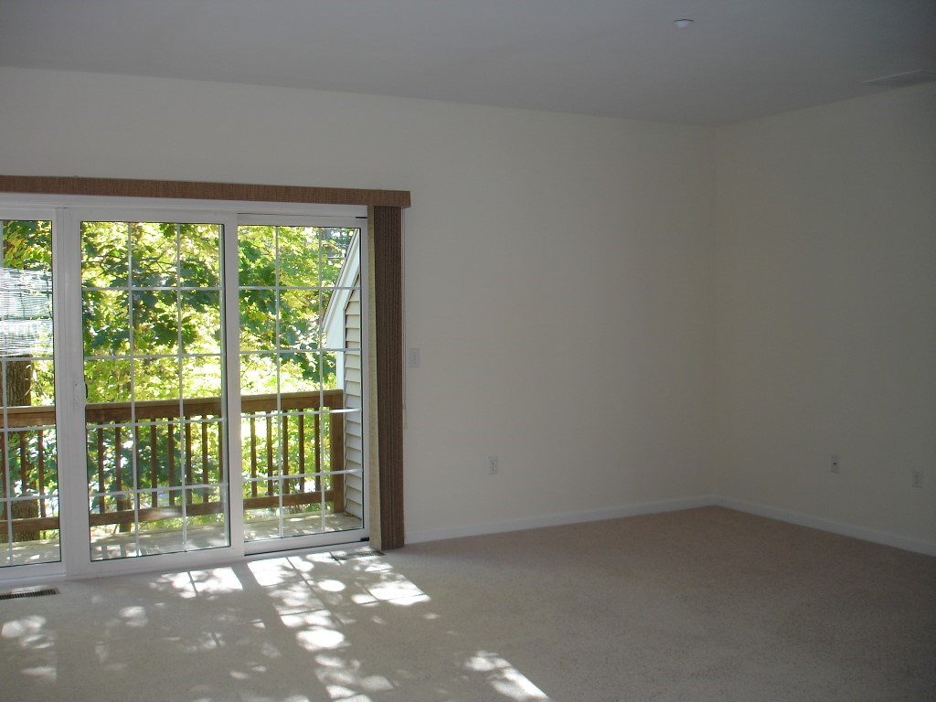 43 Hackett Hill Road, Unit 31 Manchester, NH 03102 - Photo 5 of 14
