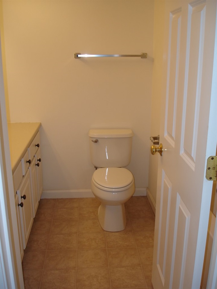 43 Hackett Hill Road, Unit 31 Manchester, NH 03102 - Photo 10 of 14