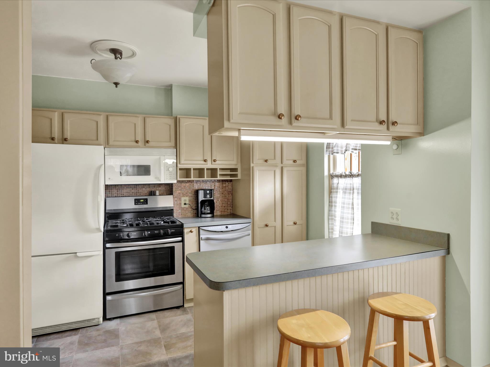 519 Friedensburg Road Reading, PA 19606 - Photo 13 of 47 Kitchen