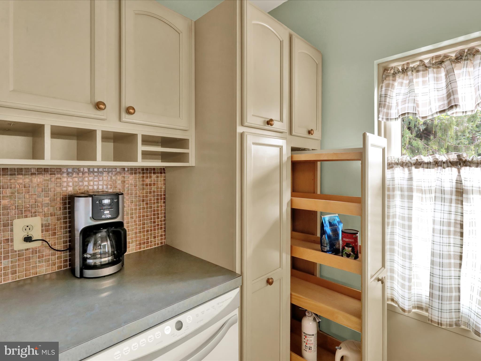 519 Friedensburg Road Reading, PA 19606 - Photo 16 of 47 Kitchen