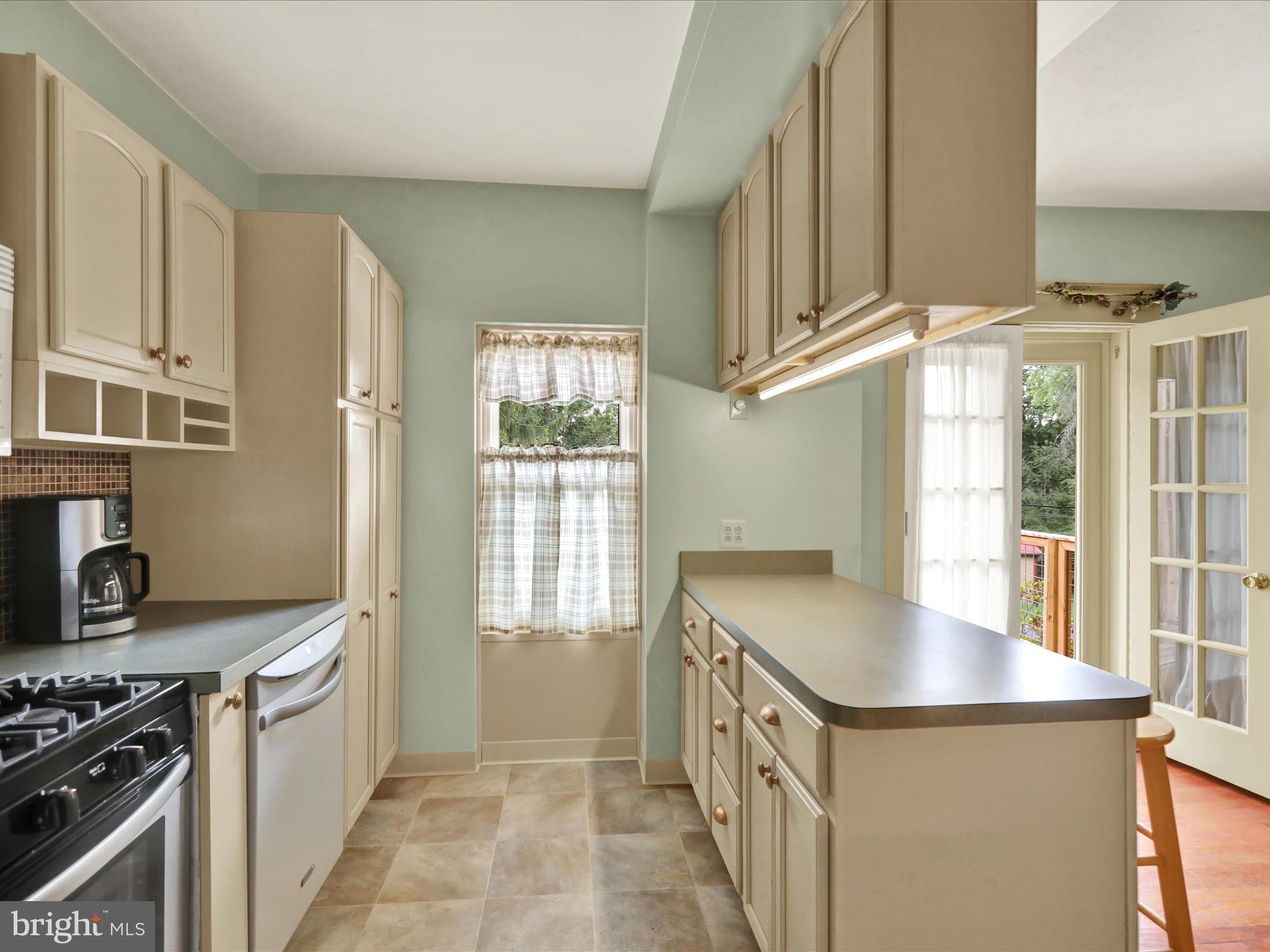 519 Friedensburg Road Reading, PA 19606 - Photo 18 of 47 Kitchen