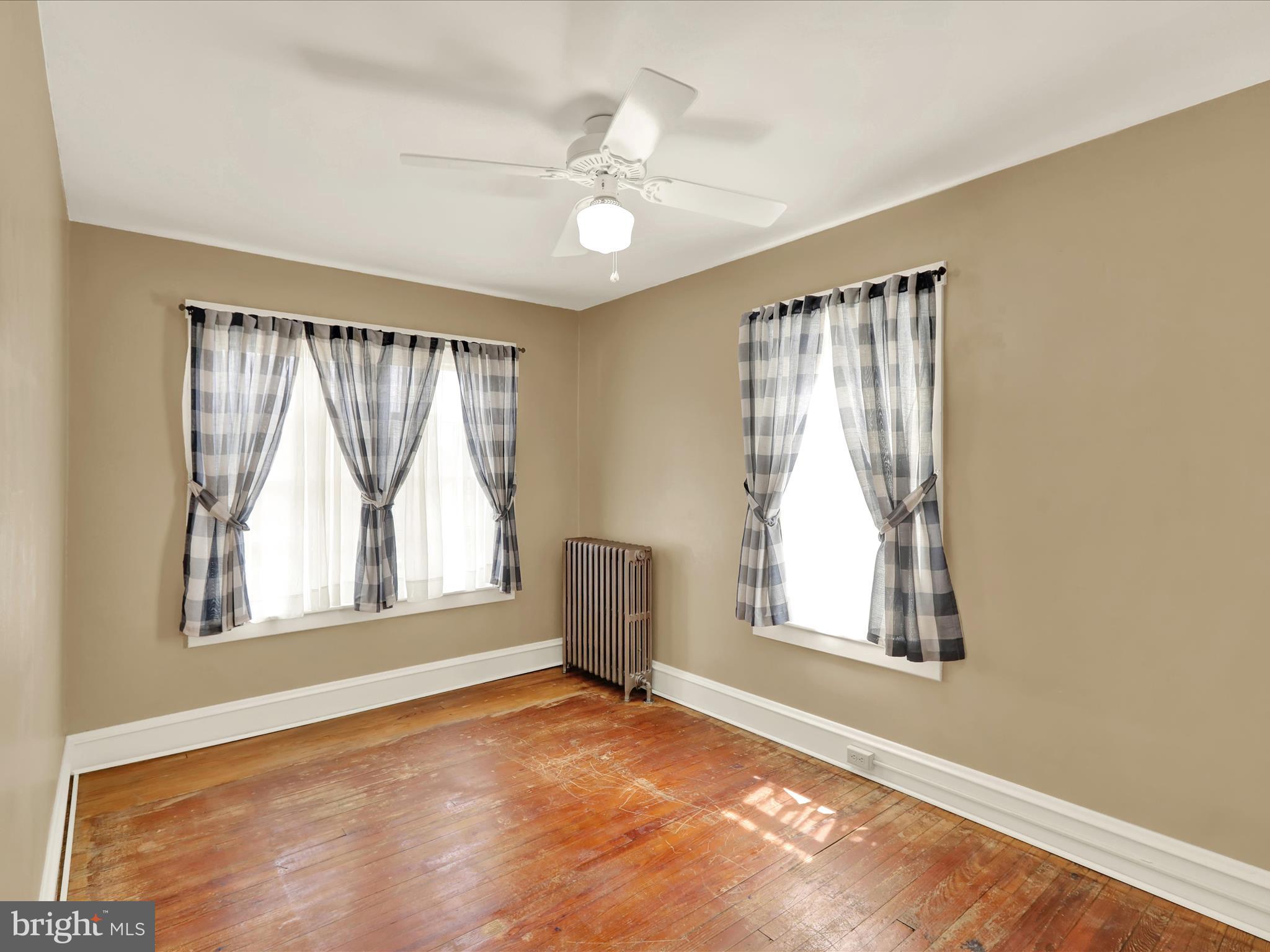 519 Friedensburg Road Reading, PA 19606 - Photo 28 of 47 an empty room with windows and closet