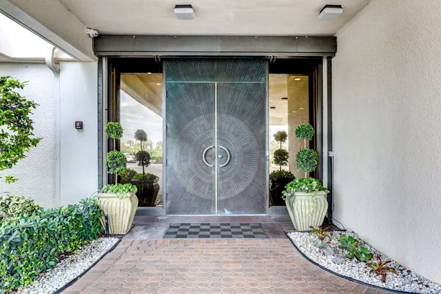 $660,000 | 5380 North Ocean Drive, Unit 7C, Singer Island, FL 33404