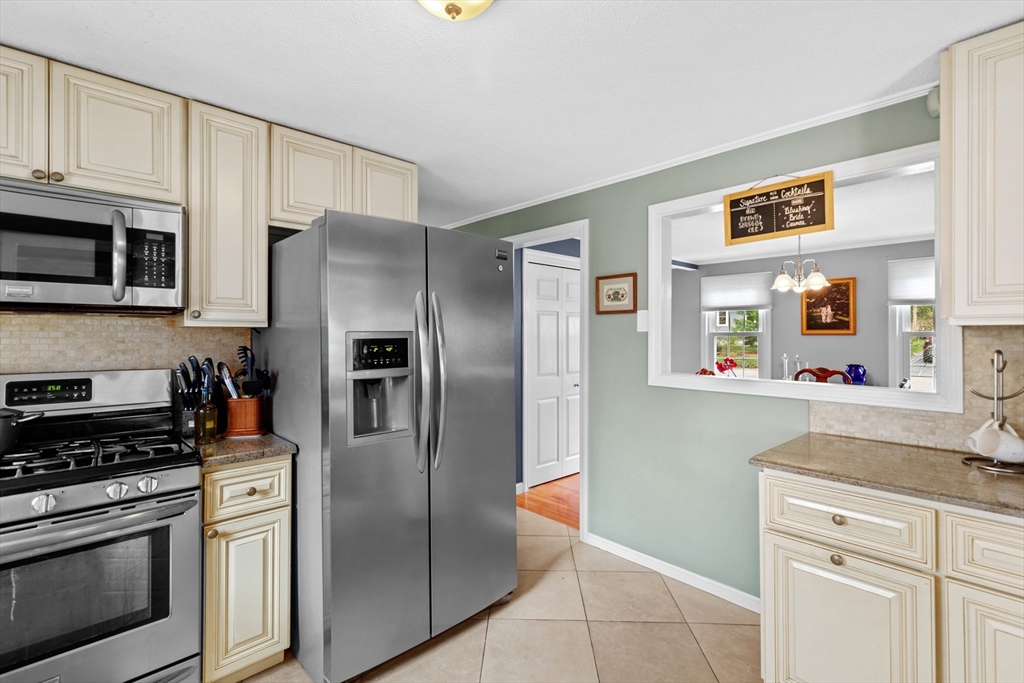 27 Worrall Road Plymouth, MA 02360 - Photo 8 of 36 Gallery Image 8