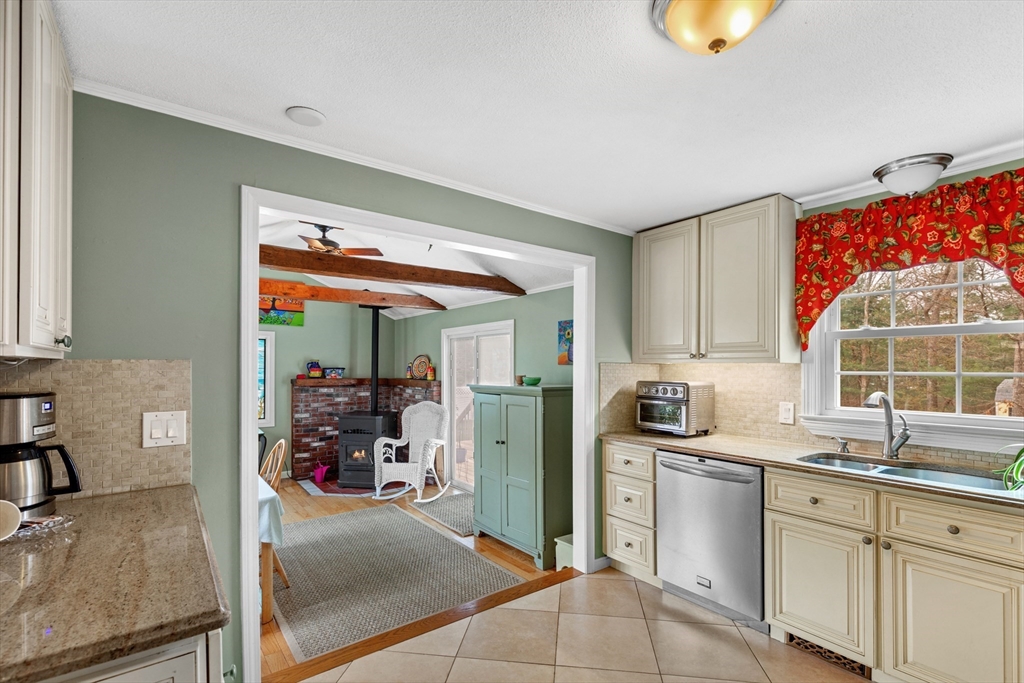 27 Worrall Road Plymouth, MA 02360 - Photo 9 of 36 Gallery Image 9