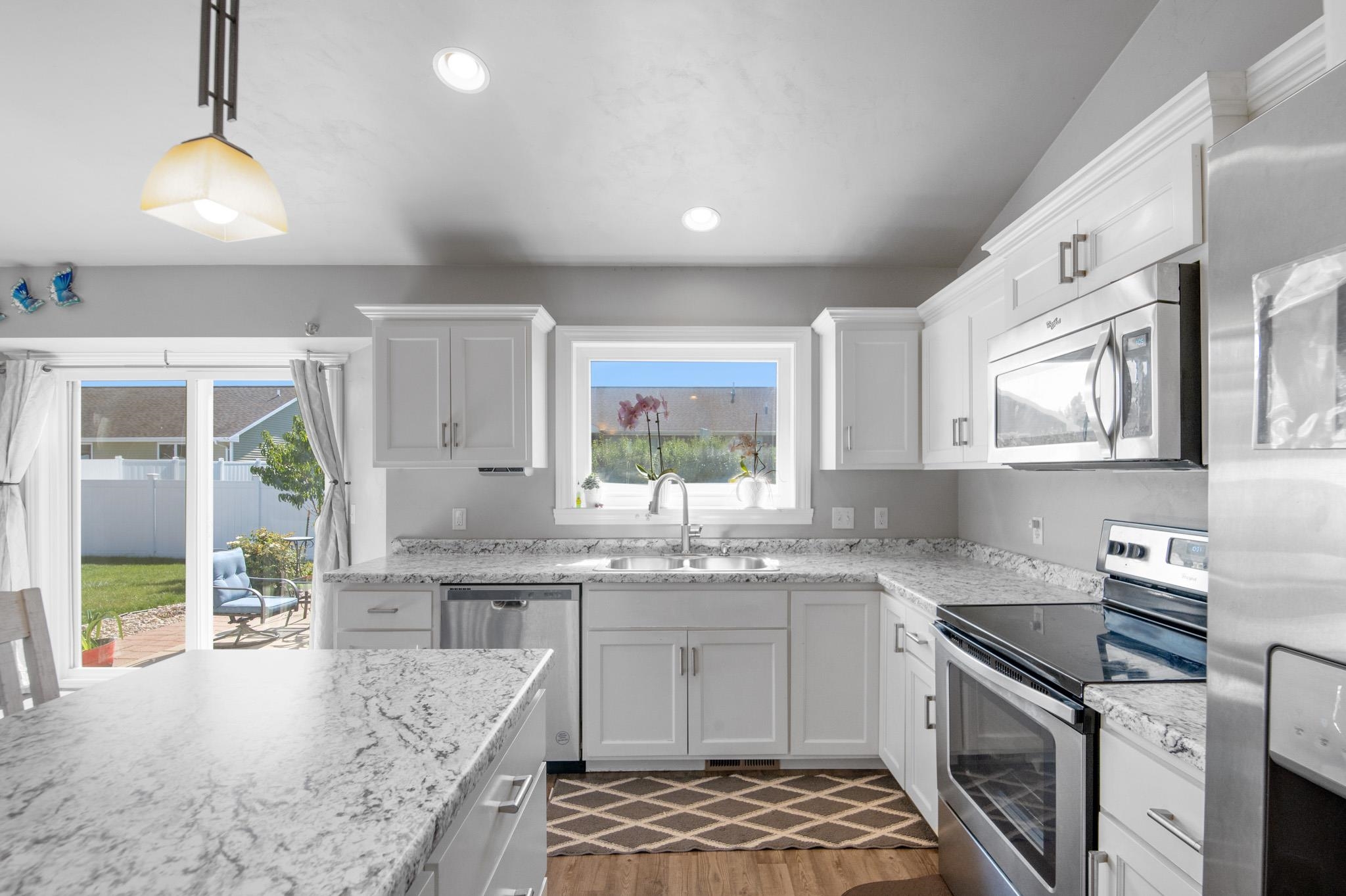 830 Roth Road De Pere, WI 54115 - Photo 12 of 41