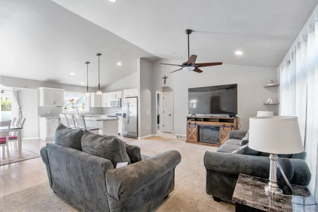 $435,000 | 830 Roth Road, De Pere, WI 54115