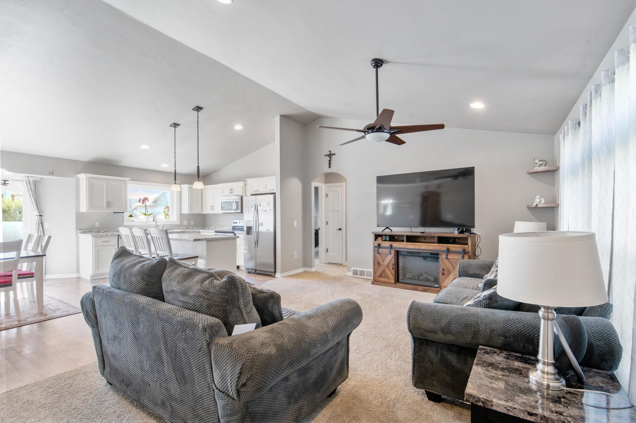 830 Roth Road De Pere, WI 54115 - Photo 4 of 41