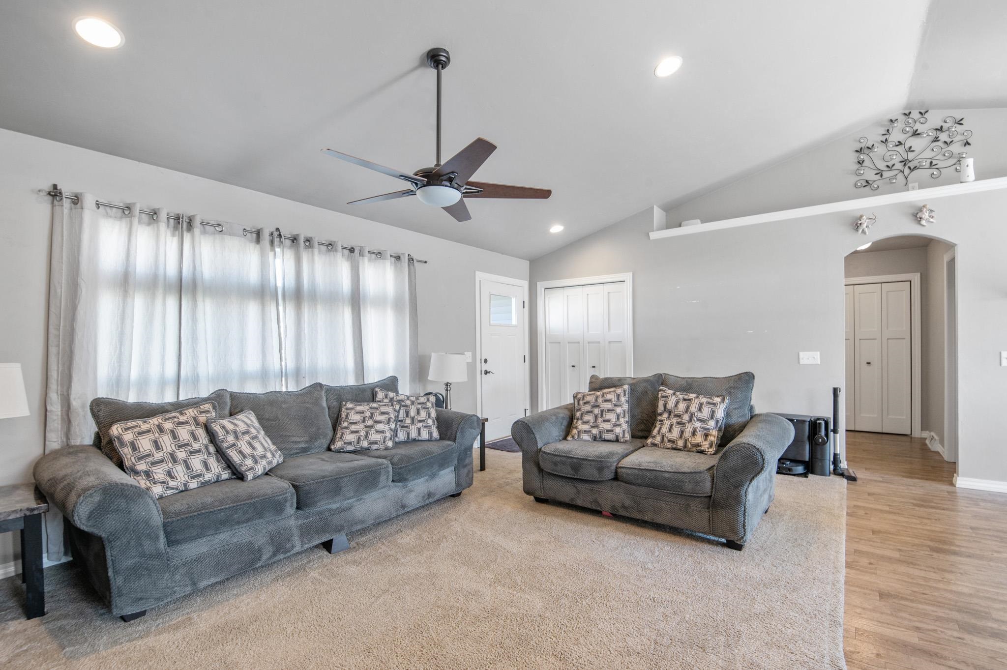 830 Roth Road De Pere, WI 54115 - Photo 6 of 41