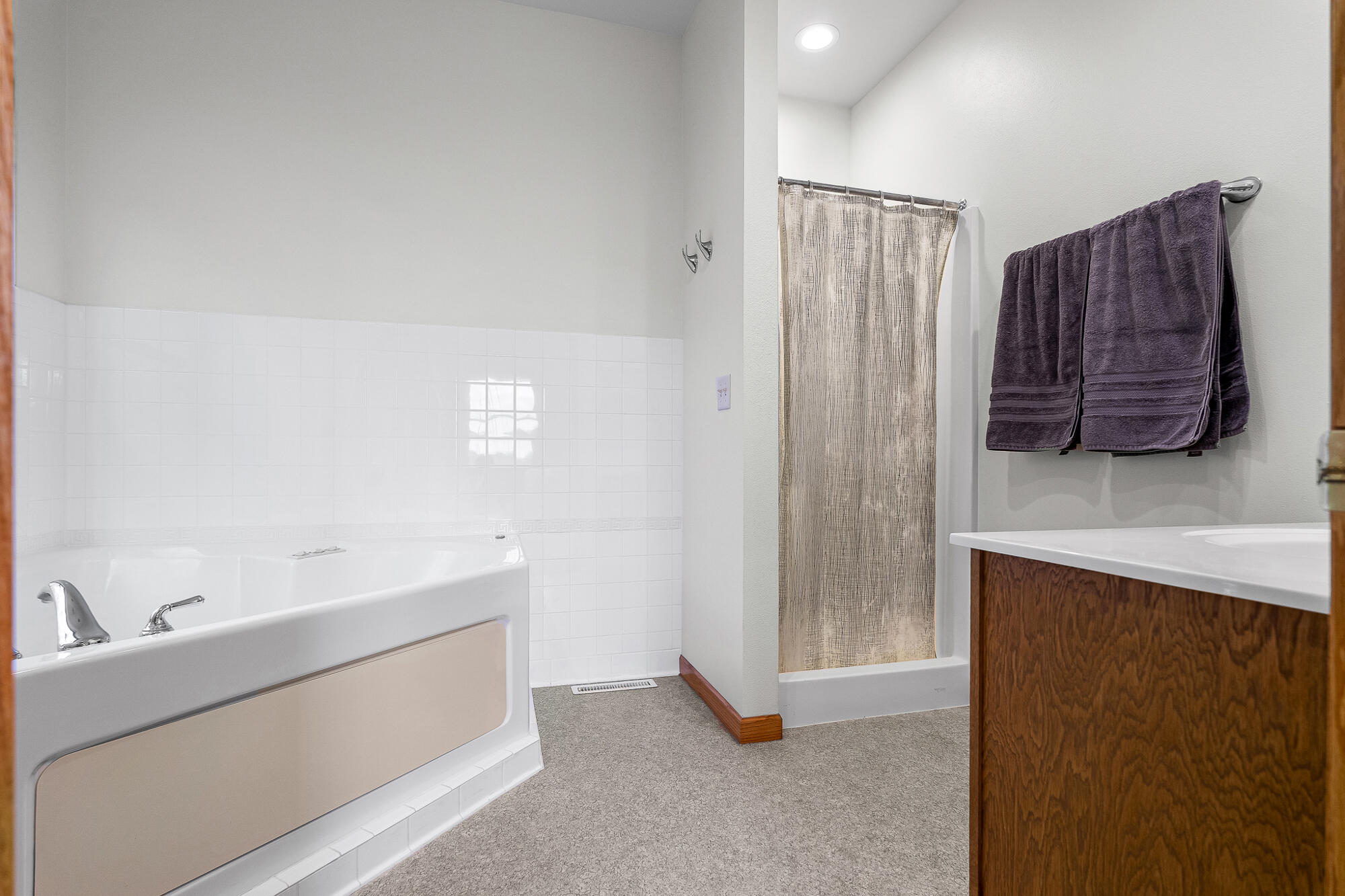 W6166 Valley Place Holmen, WI 54636 - Photo 17 of 41 Master Bath