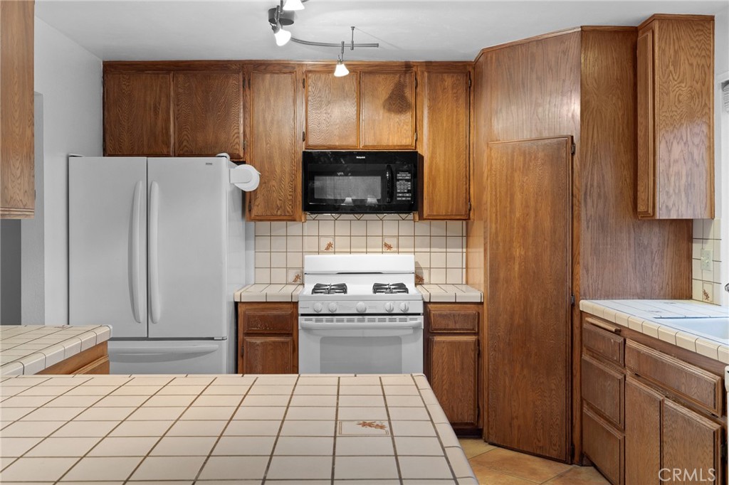 26659 Bluewater Road Helendale, CA 92342 - Photo 8 of 44