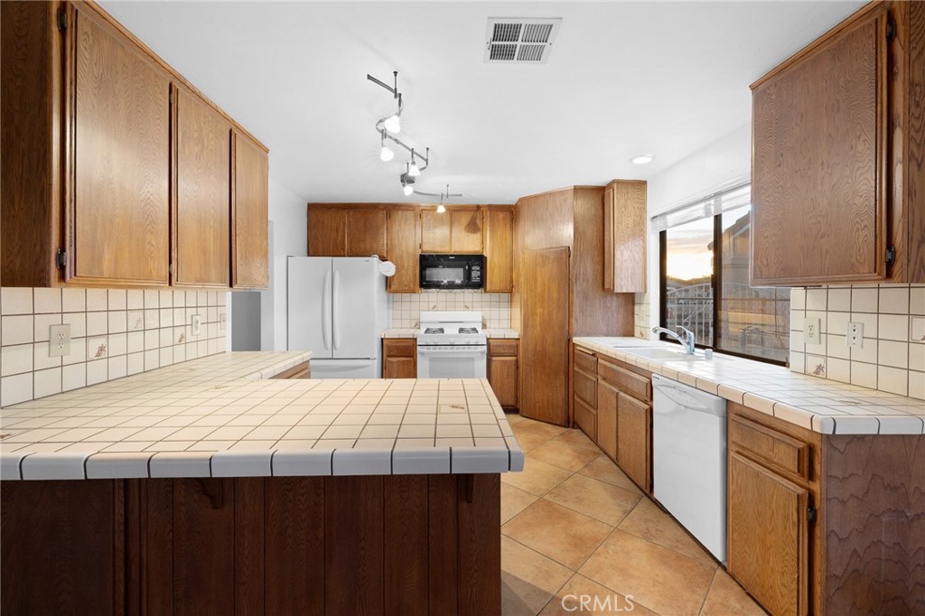 26659 Bluewater Road Helendale, CA 92342 - Photo 9 of 44