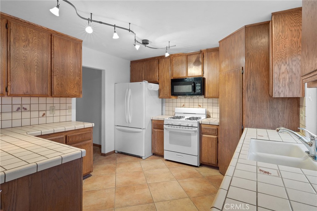 26659 Bluewater Road Helendale, CA 92342 - Photo 10 of 44