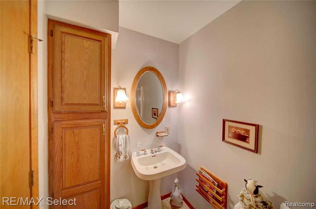1351 North Seymour Road Flushing, MI 48433 - Photo 18 of 36 Gallery Image 18
