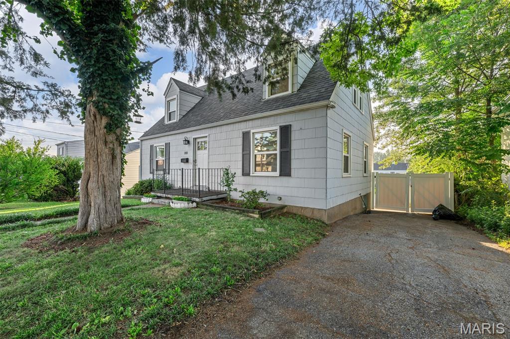 8506 Mathilda Avenue St. Louis, MO 63123 - Photo 3 of 34