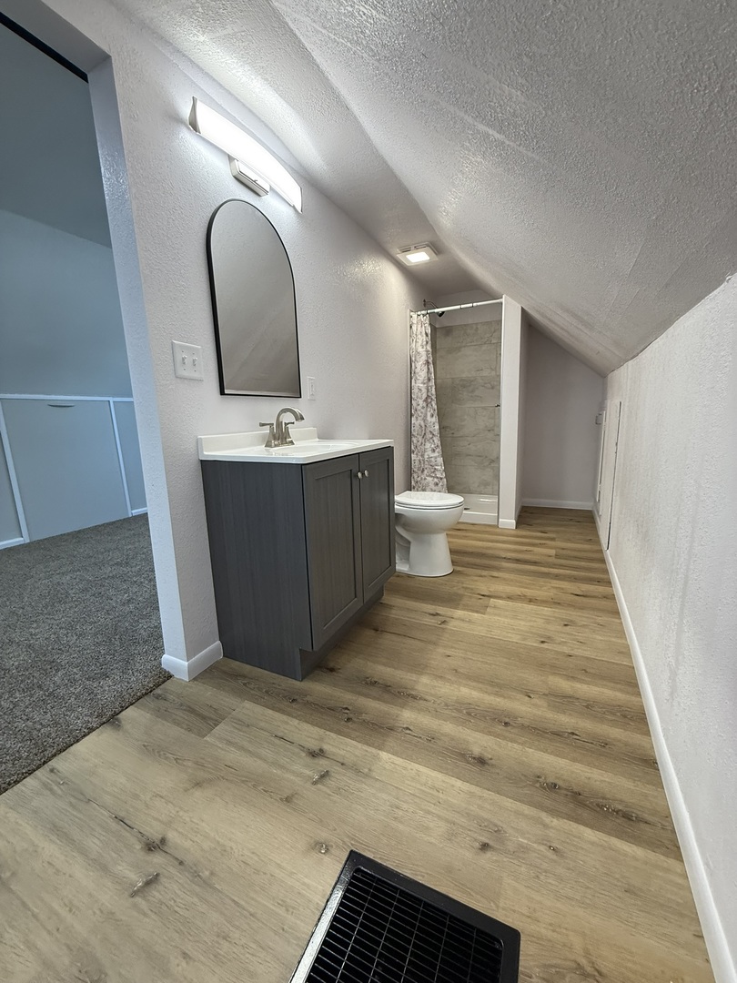 418 East Chestnut Street Paxton, IL 60957 - Photo 13 of 16 a view of a bathroom