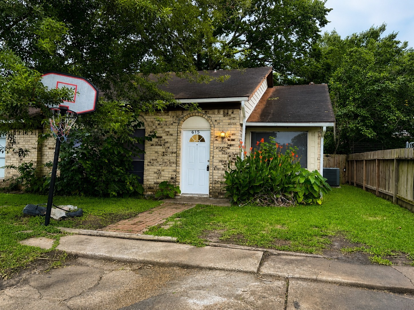 615 Cole Street Webster, TX 77598 - Photo 2 of 20