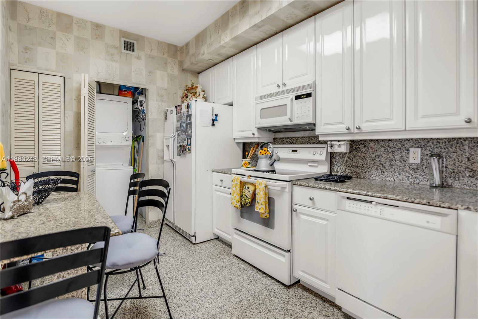 888 Brickell Key Drive, Unit 1807 Miami, FL 33131 - Photo 14 of 58